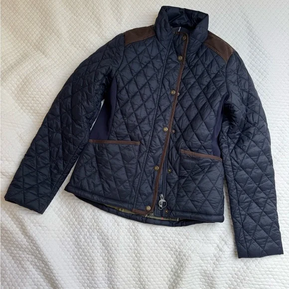 Never worn! Barbour Women's Navy Highfield Quilted Jacket - Navy and Brown - Picture 1 of 3
